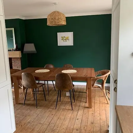 Tenby 2 Bed Flat With Parking, Plus Pet Exterior photo