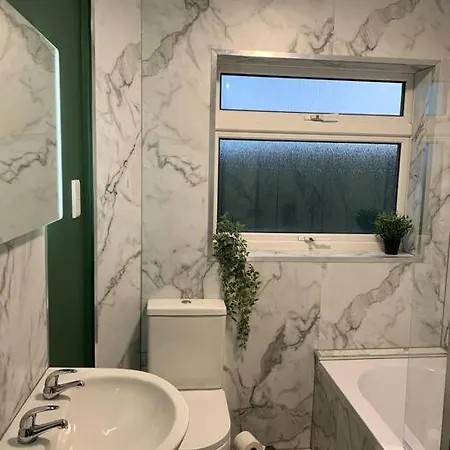 Tenby 2 Bed Flat With Parking, Plus Pet Exterior photo