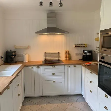Tenby 2 Bed Flat With Parking, Plus Pet Exterior photo