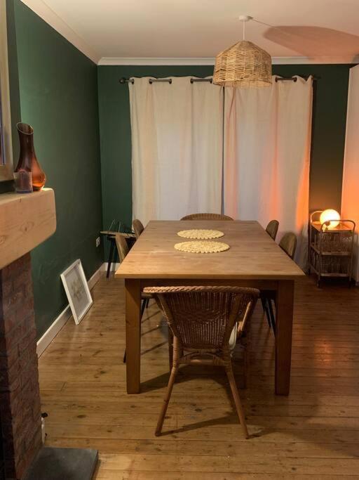 2 Bed Flat With Parking, Pet *